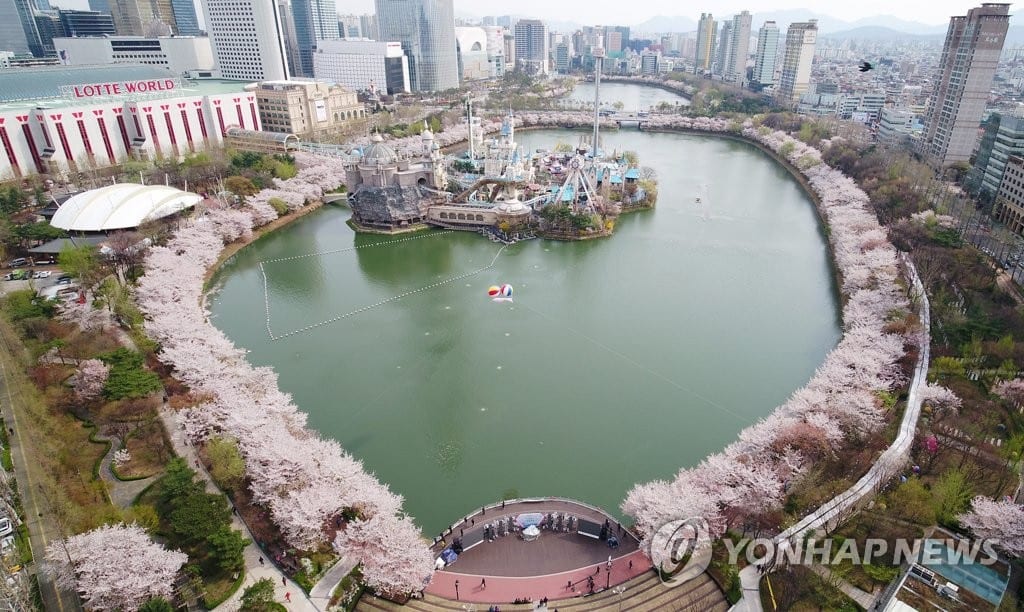 Seokchon Lake in Seoul