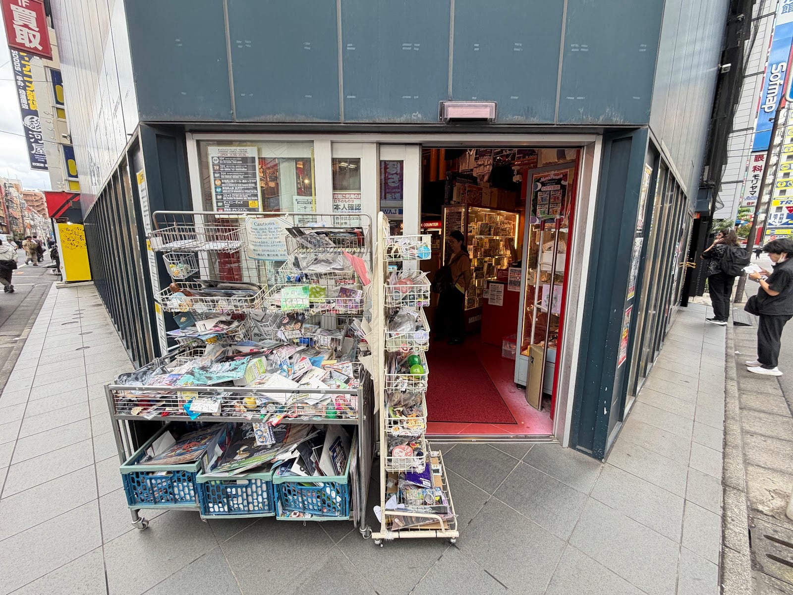 The entrance to Mandarake Complex on Chuo-dori.