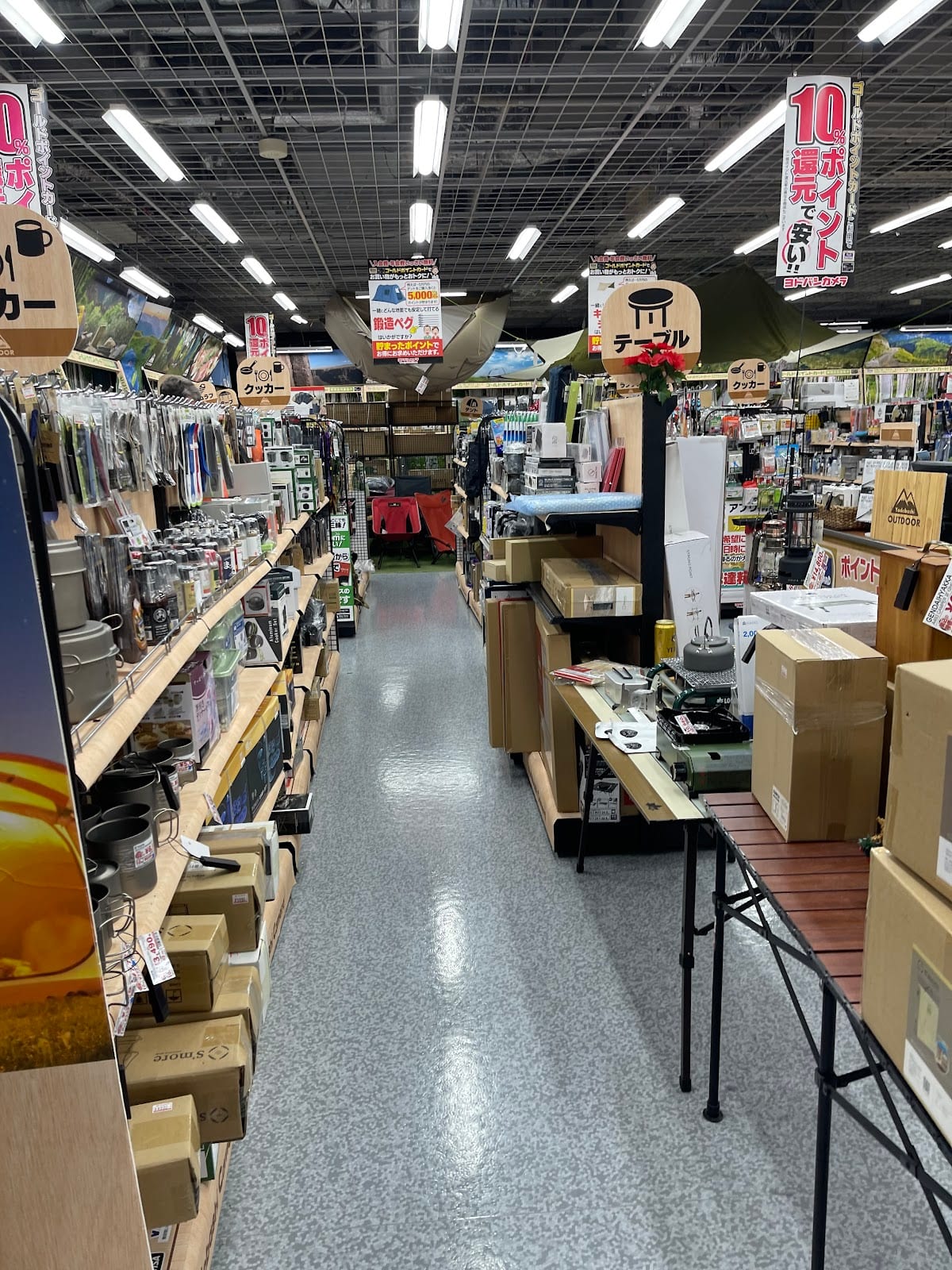 Aisles of components and gadgets at Yodobashi Akiba.