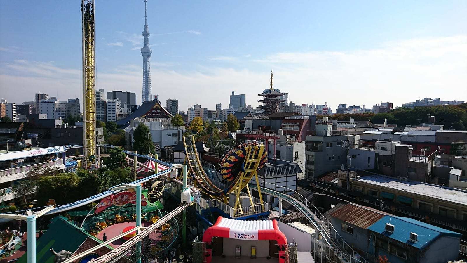 Hanayashiki's retro rides beneath Tokyo Skytree.