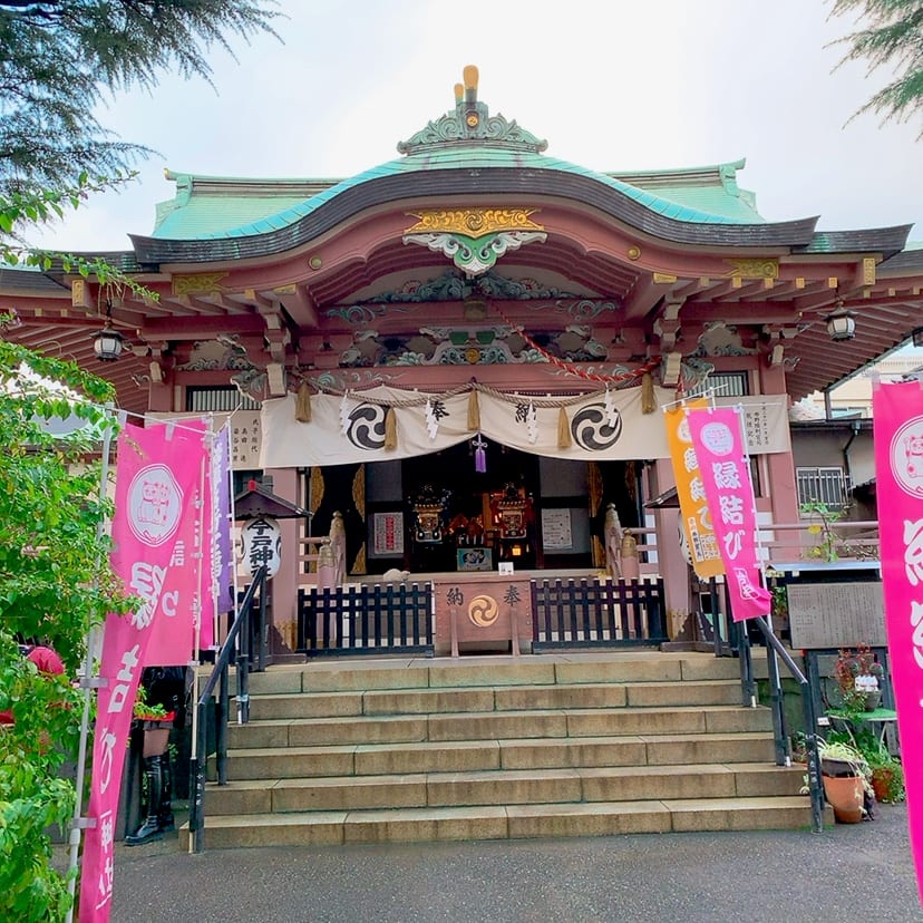 The main hall of Imado Shrine with its lucky-cat banners.