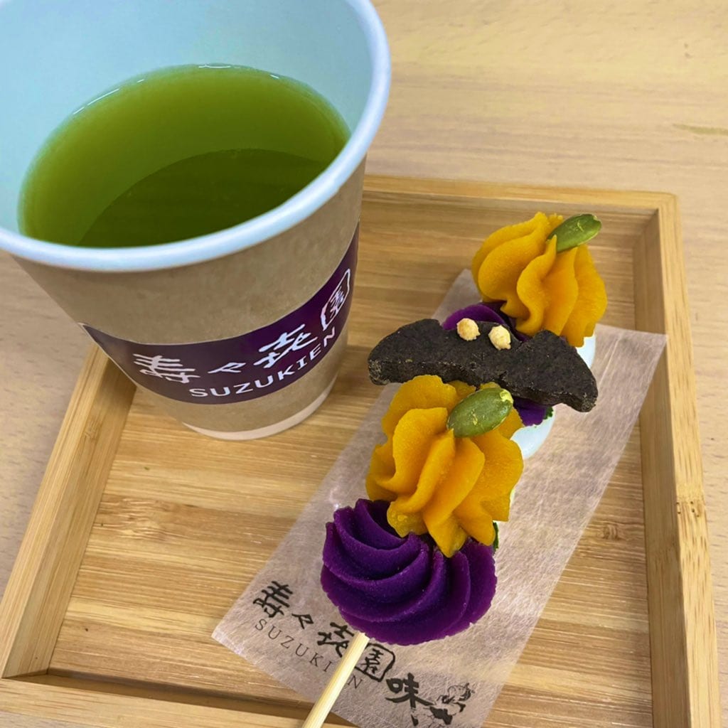 A cup of Suzukien's deep-green matcha gelato.