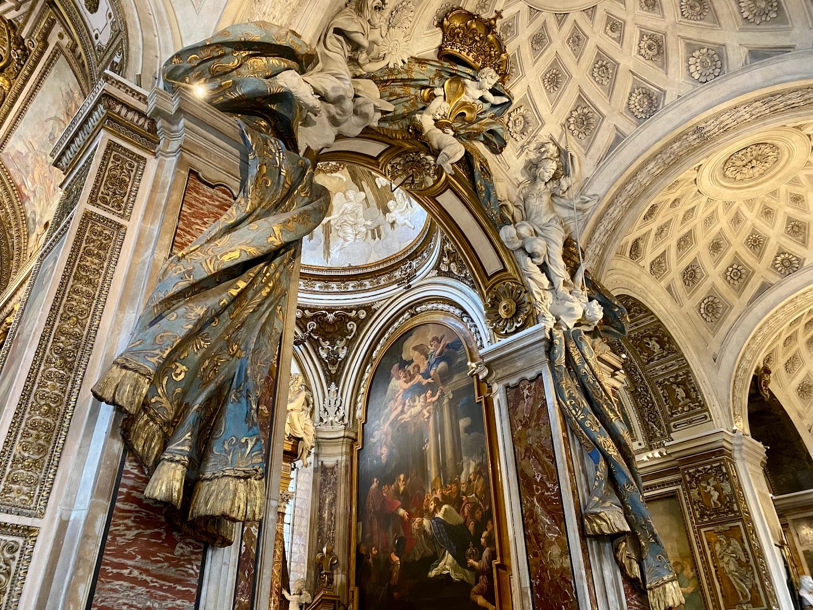 An ornate side chapel with an altarpiece in San Luigi dei Francesi.