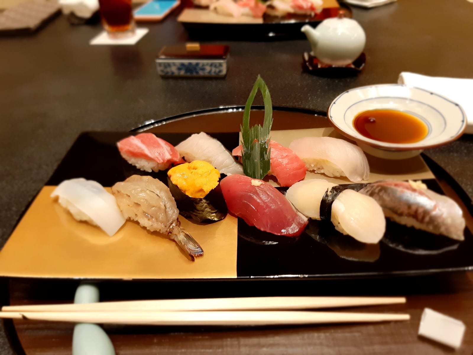 An assortment of nigiri sushi at Kyubey.