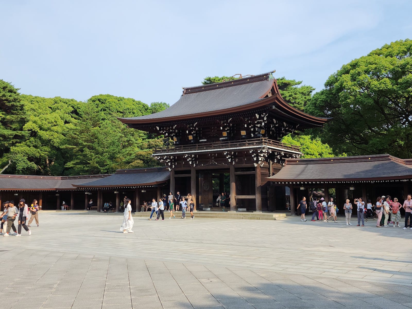 The main hall and courtyard of Meiji Jingu.