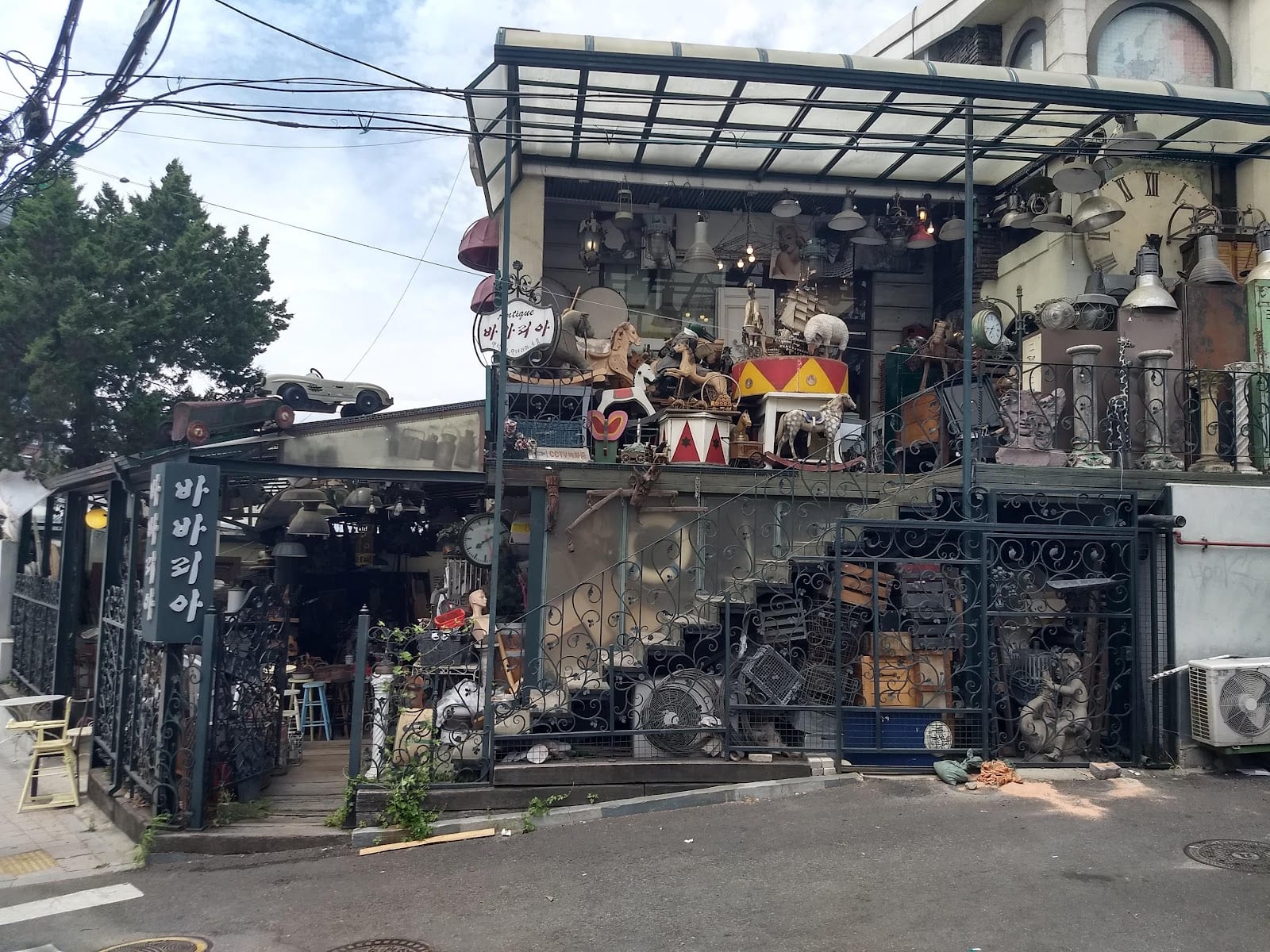 Itaewon Antique Furniture Street in Seoul