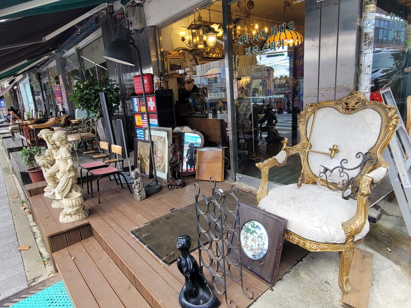 Itaewon Antique Furniture Street in Seoul