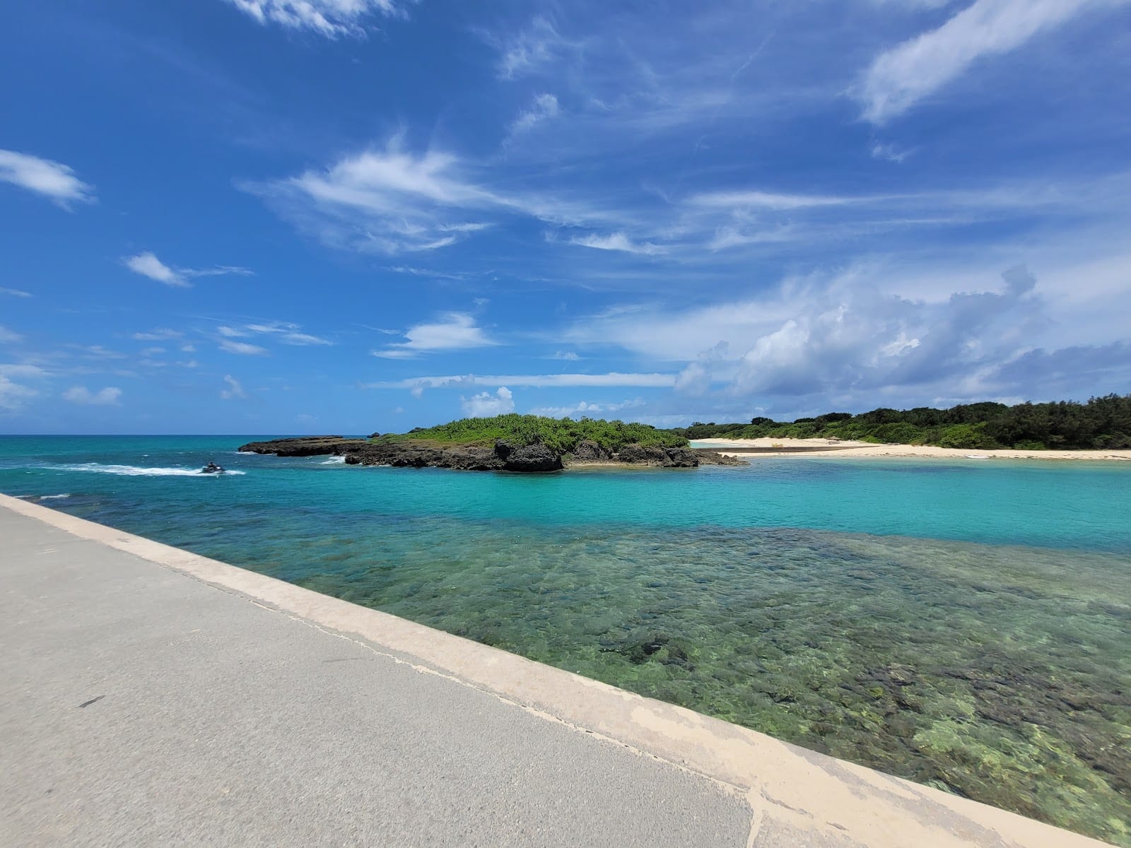 Nakanoshima Beach in Okinawa