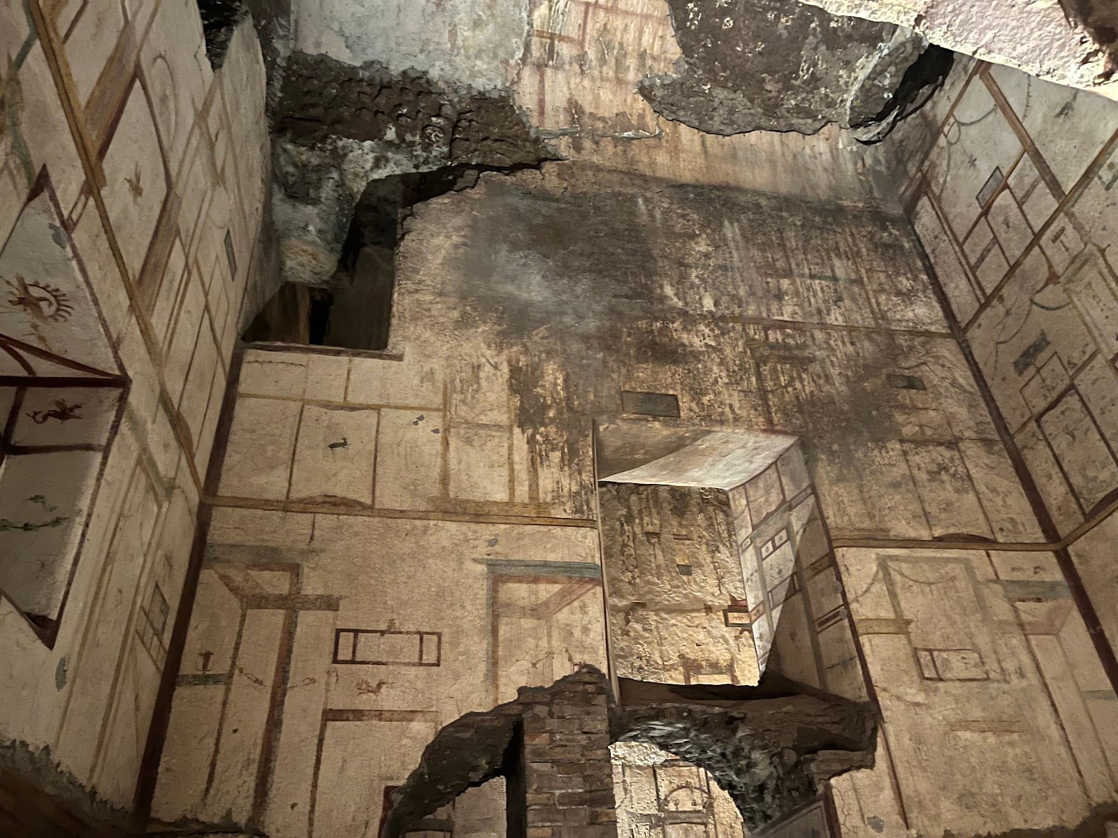 Painted architectural frescoes on a wall of the Domus Aurea.