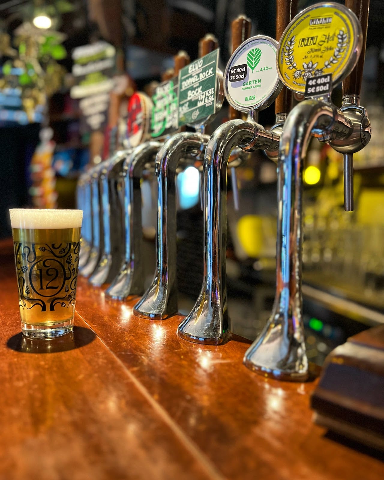 A glass of craft beer at the taps of Luppolo12 in San Lorenzo.