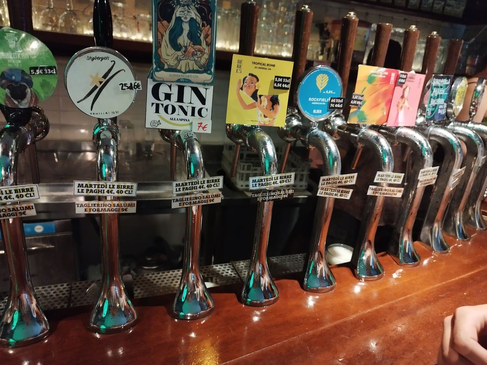 The rotating tap list at Luppolo12.