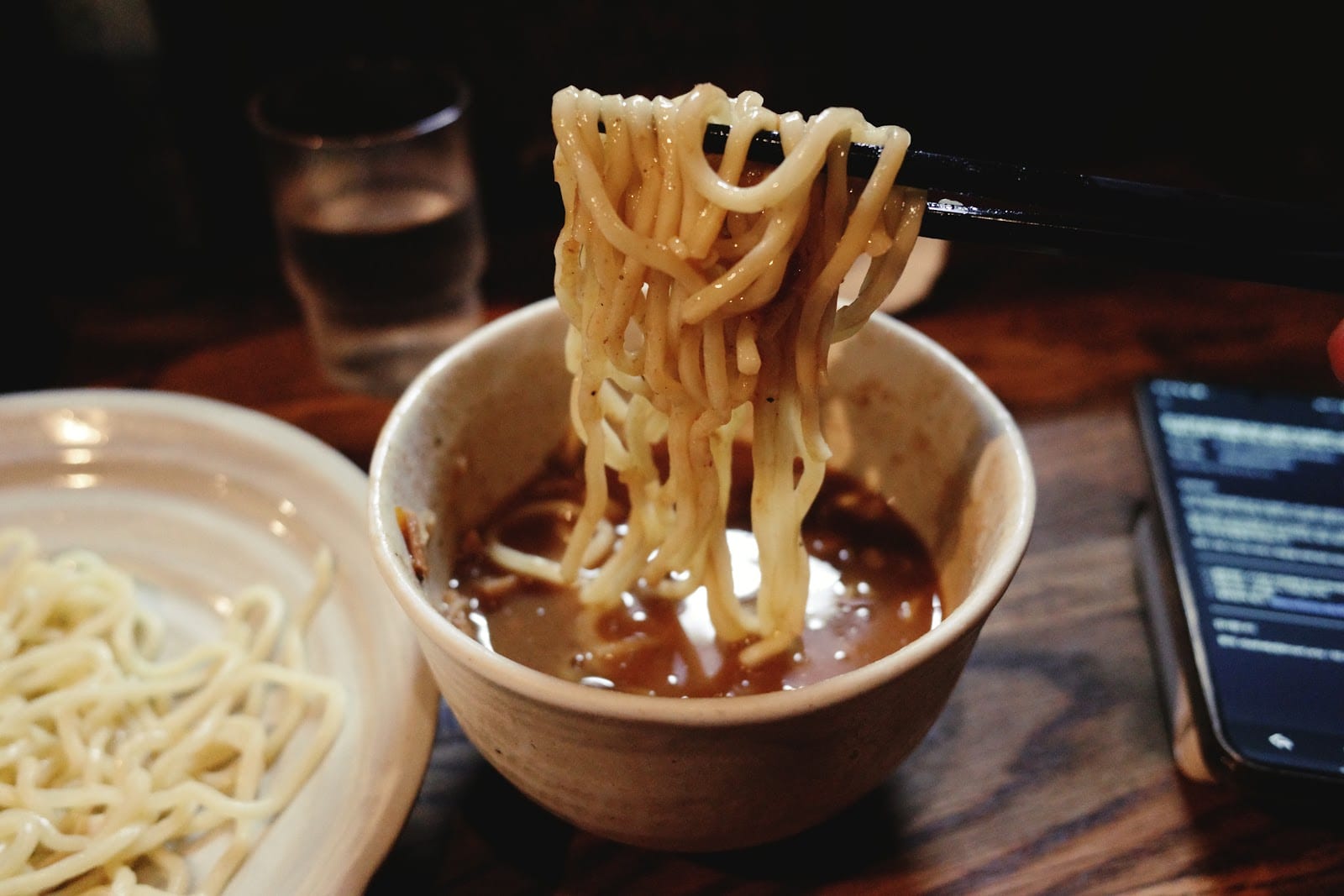 Lifting noodles from the dipping broth at Fuunji.