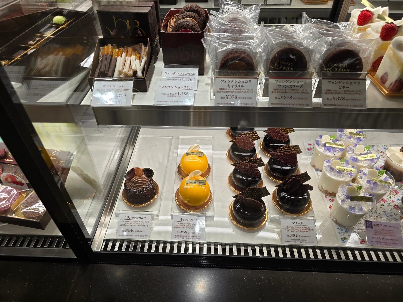 A patisserie counter in the Isetan depachika.
