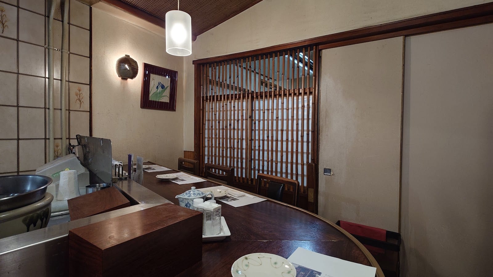 Counter seating inside Tsunahachi.