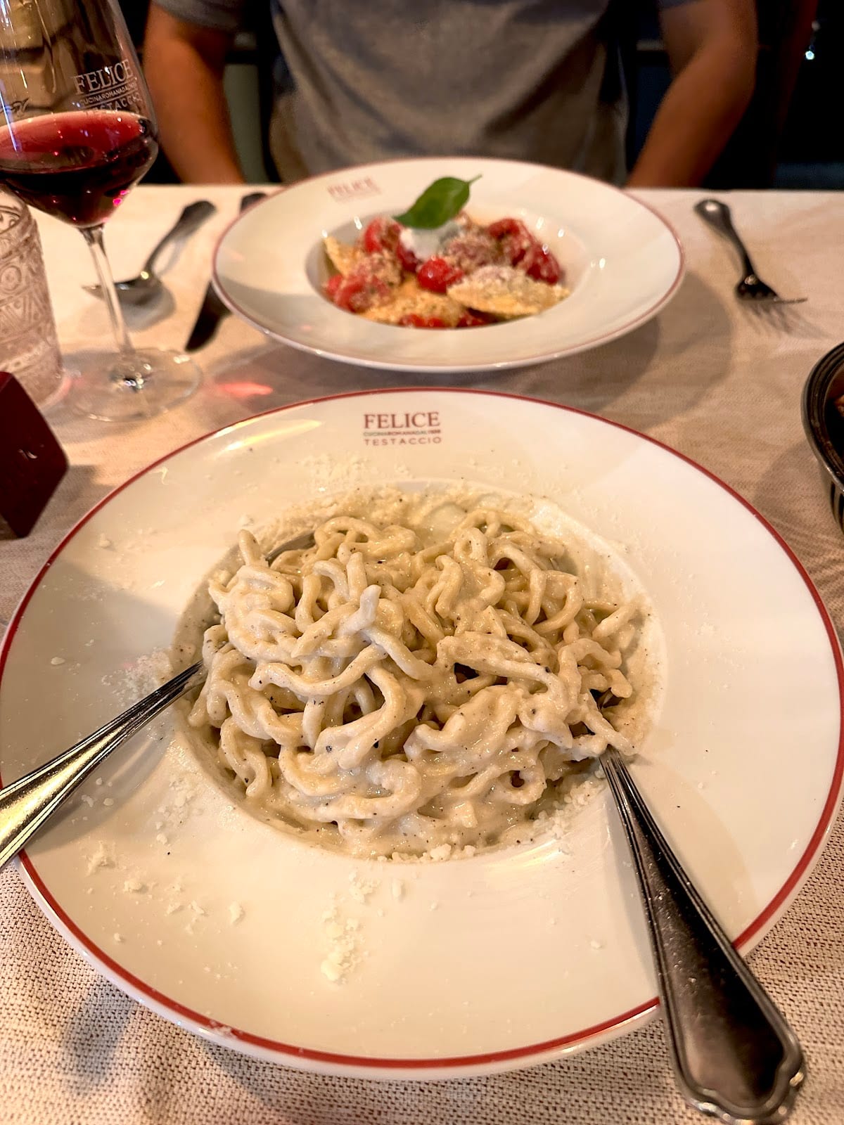 The signature tonnarelli cacio e pepe on a Felice a Testaccio plate.