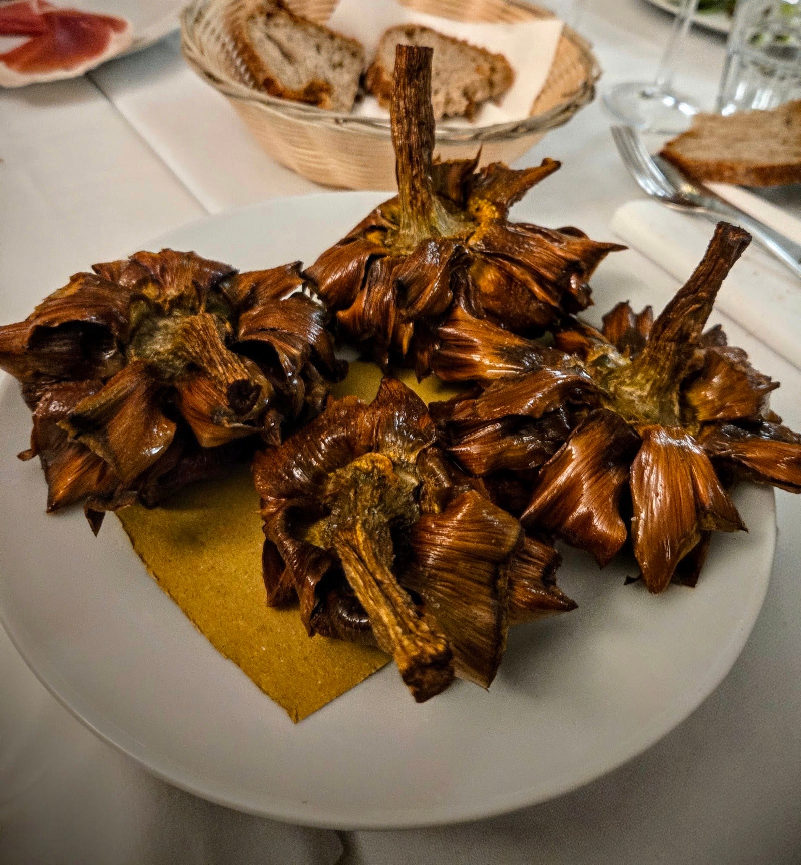 Fried Roman artichokes on polenta at Flavio al Velavevodetto.