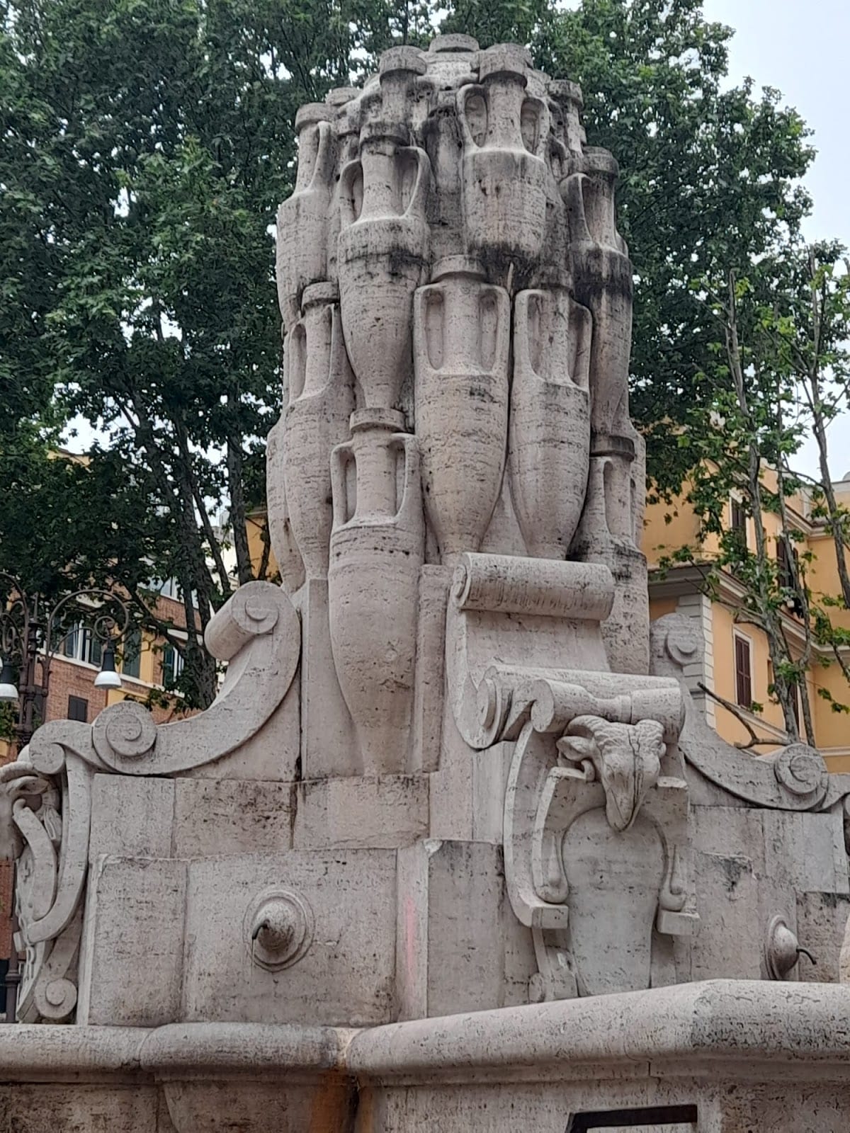 The Fontana delle Anfore, its stacked amphorae echoing Monte Testaccio.