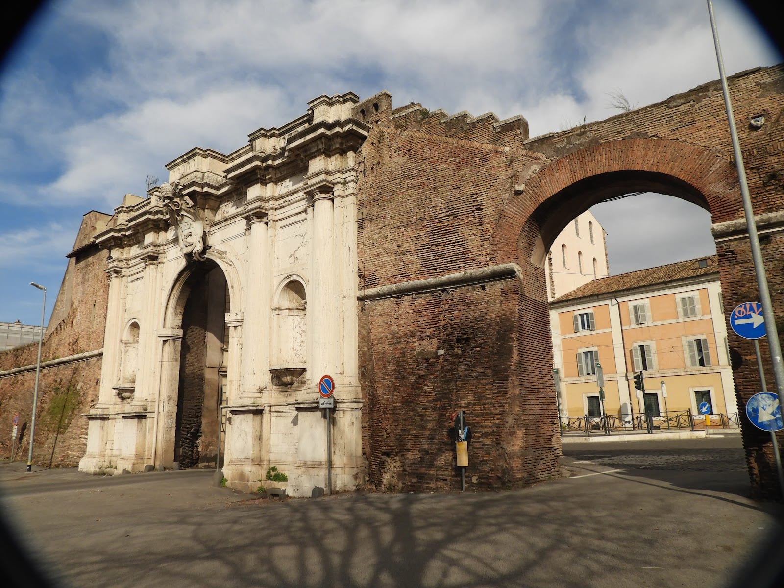 The 17th-century Porta Portese gate at the edge of Trastevere.