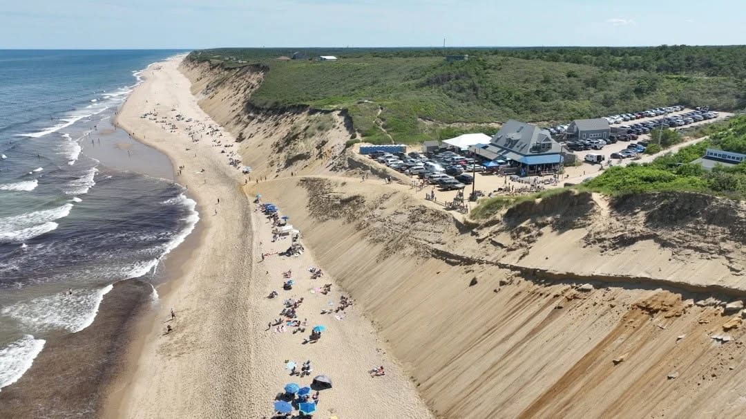 Cahoon Hollow Beach (The Beachcomber) in Cape Cod