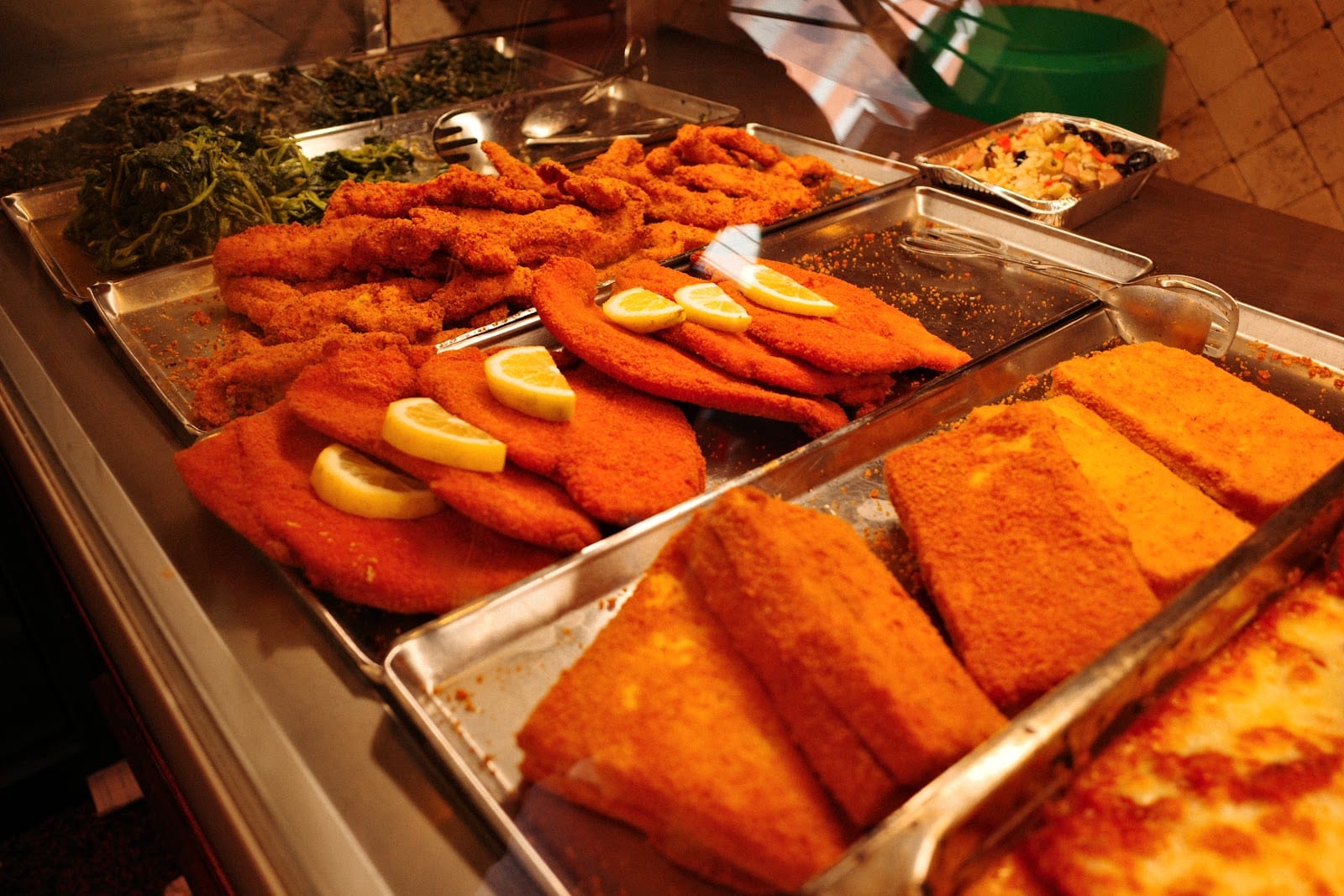 A tray of freshly fried suppli at a Roman friggitoria.