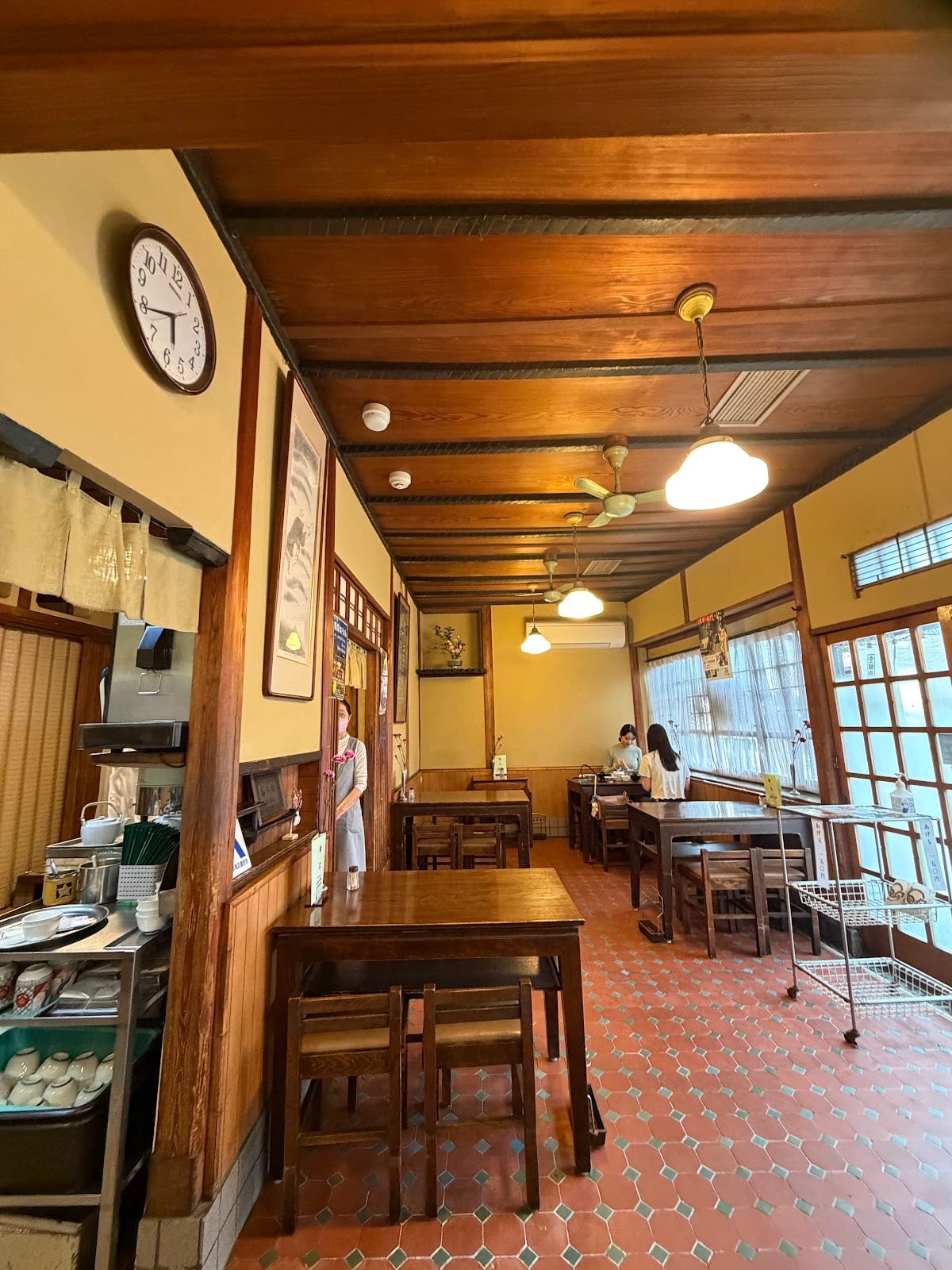 The old wooden dining room of Daikokuya in Asakusa.