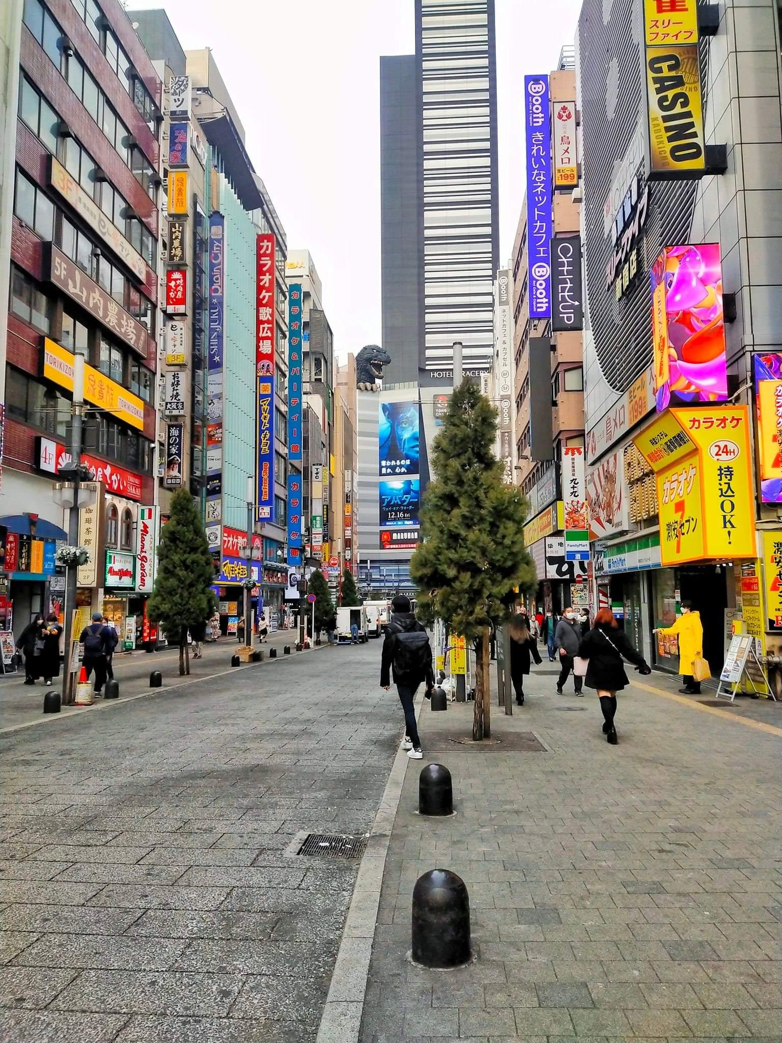 The narrow Shinjuku storefront of the ramen shop Fuunji.