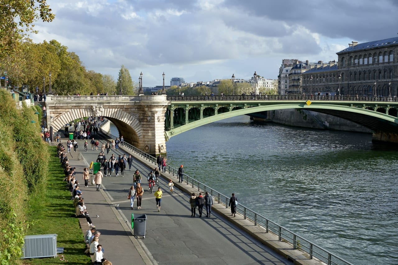 Île Saint-Louis walk in Paris (Île de la Cité, Marais, Place des Vosges).