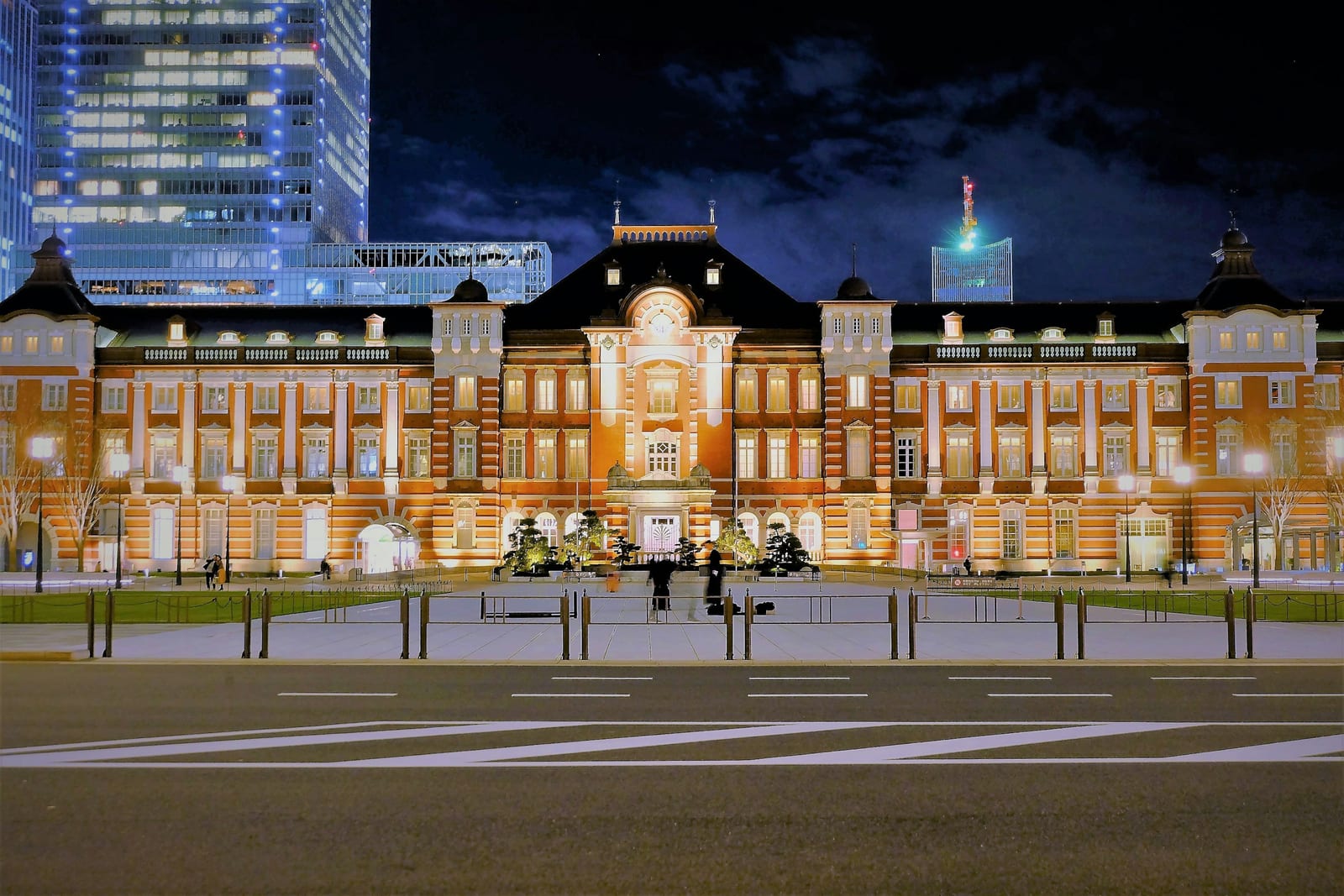 The Marunouchi station plaza in the evening