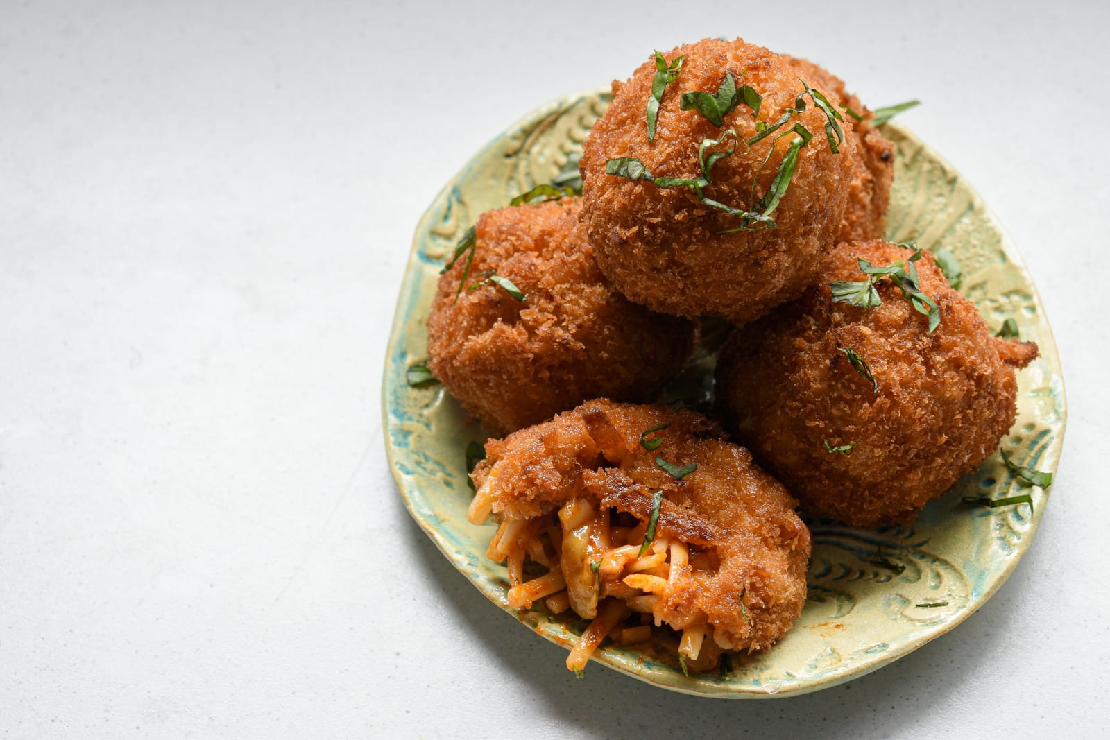 A tray of freshly fried suppli at a Roman friggitoria.