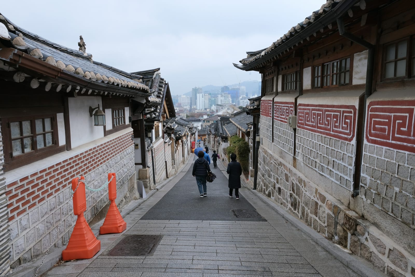 A narrow street in traditional South Korea