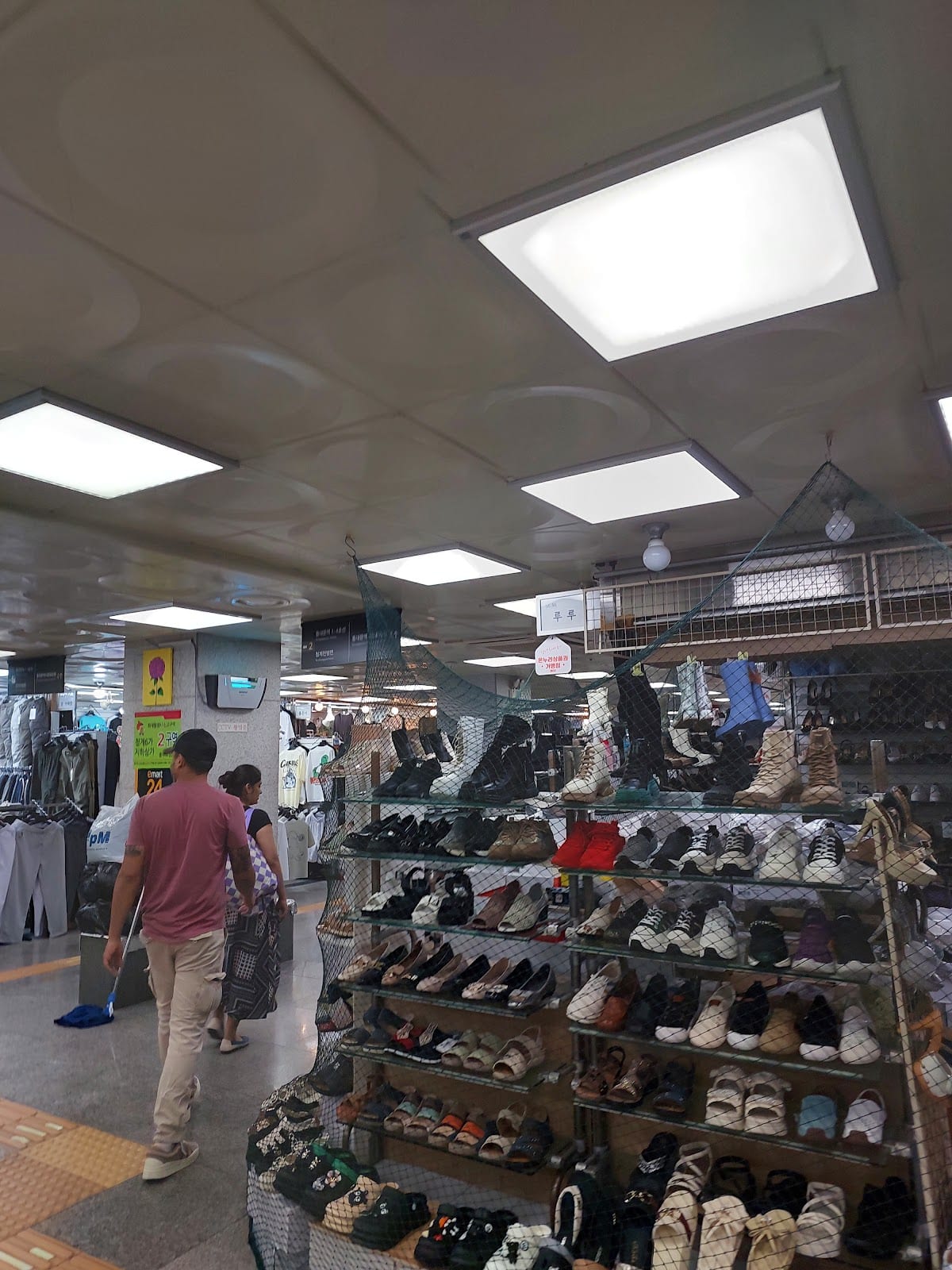 Dongdaemun Night Shopping District, Seoul in Seoul