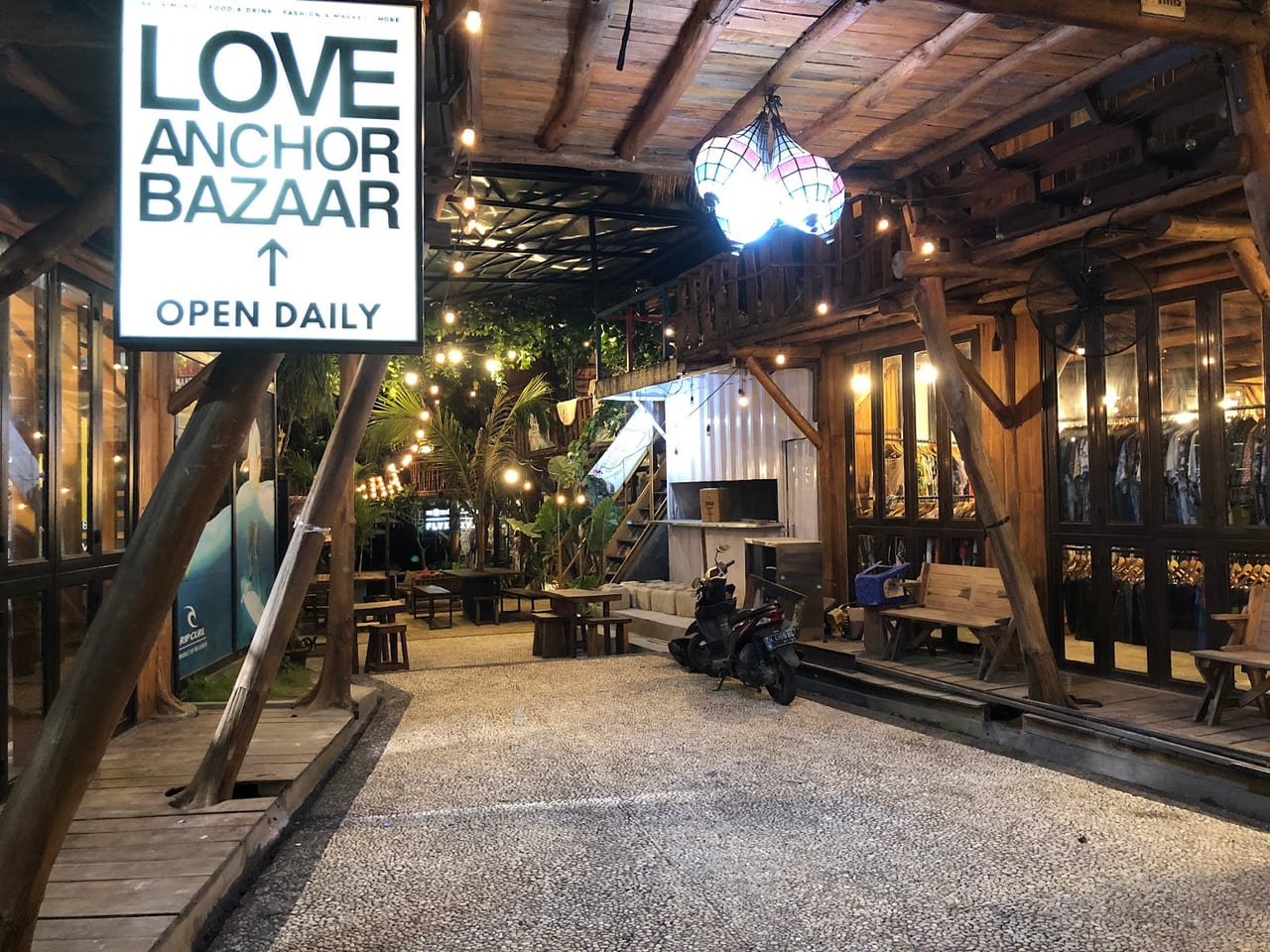 Love Anchor Canggu Market, Canggu in Bali