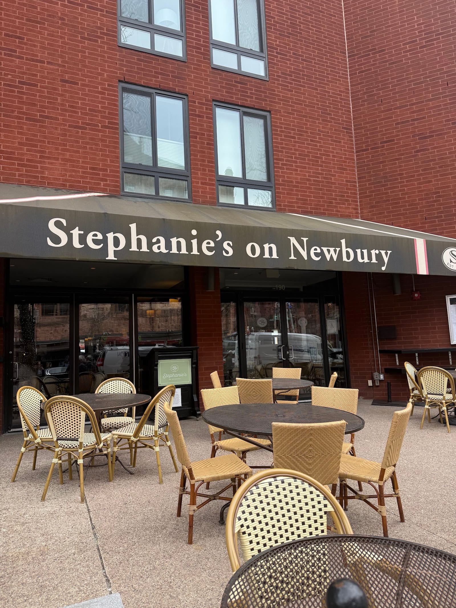 Newbury Street shops and outdoor dining