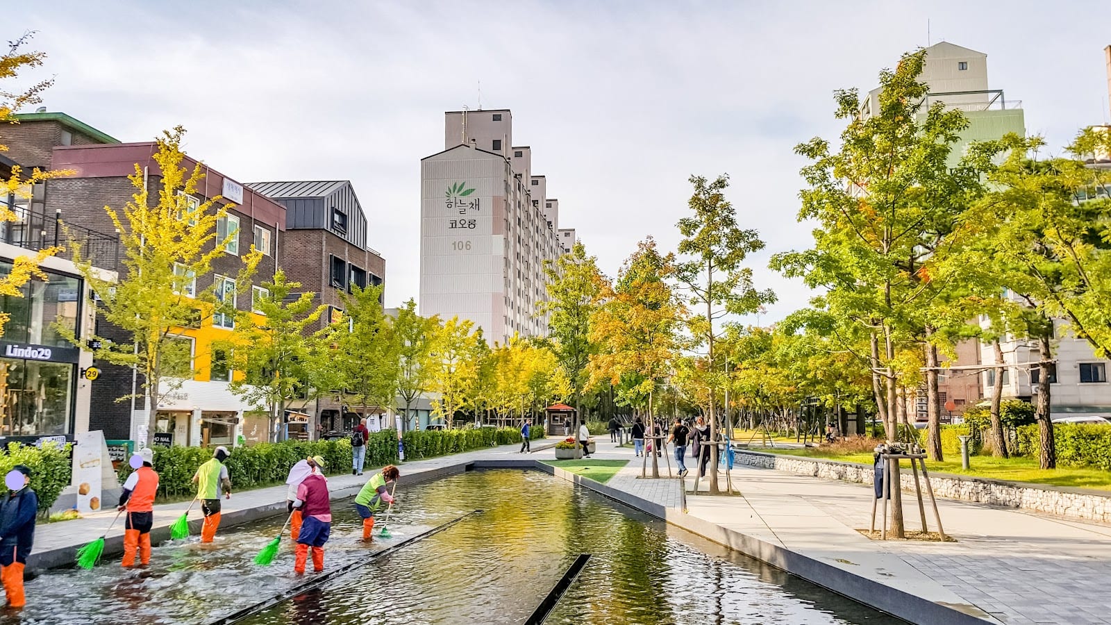 Gyeongui Line Forest Park in Seoul